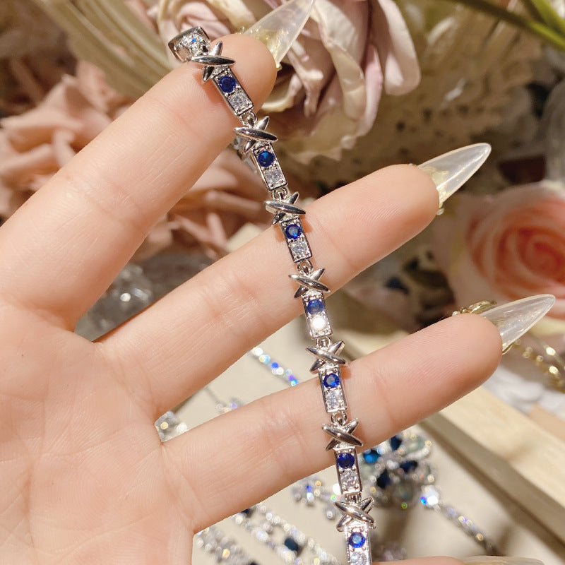 18K micro-inlaid diamond-encrusted colorful Tanzanian blue bracelet.