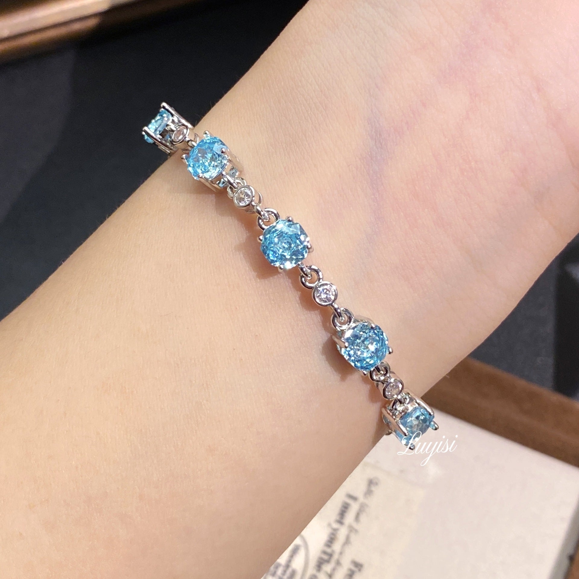 Octagonal rose diamond bracelet inlaid with high carbon diamond.