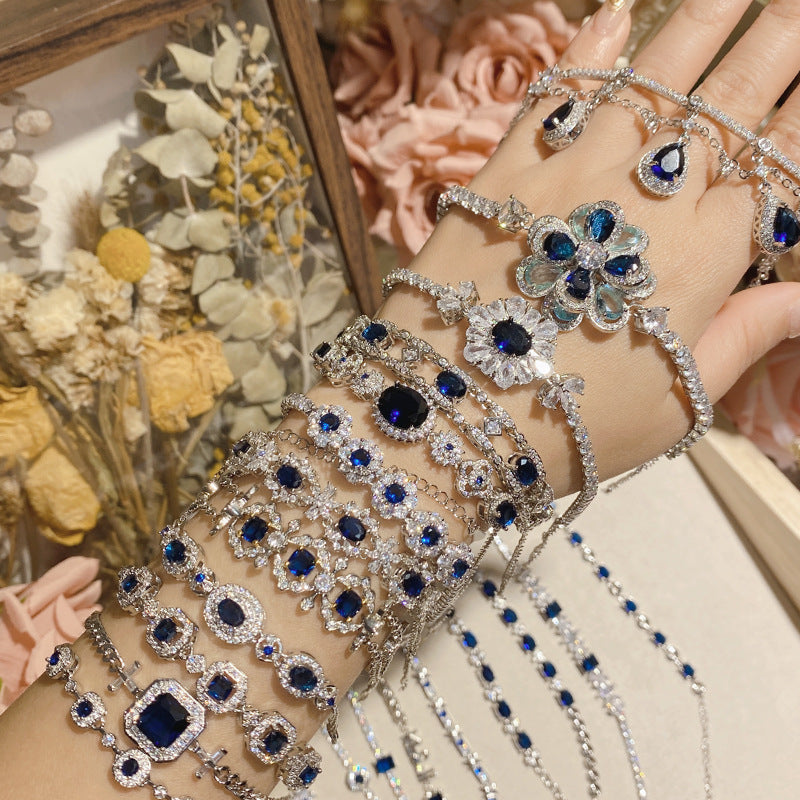 18K micro-inlaid diamond-encrusted colorful Tanzanian blue bracelet.
