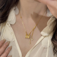 Drawn four-leaf flower lock bag necklace