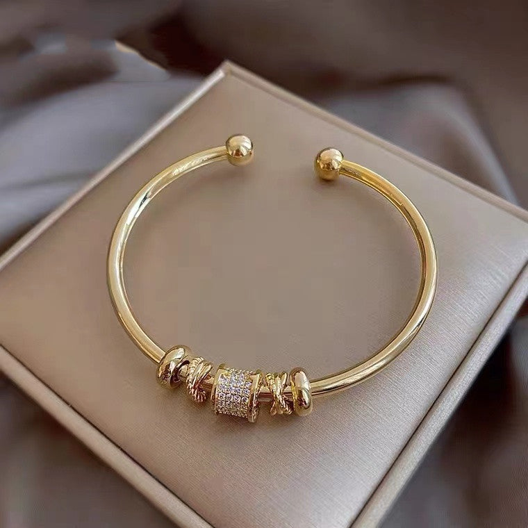 Small waist bracelet with adjustable opening design