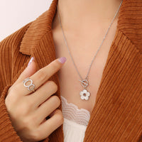White Sea Shellfish Flower Ot Buckle Necklace