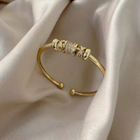 Small waist bracelet with adjustable opening design