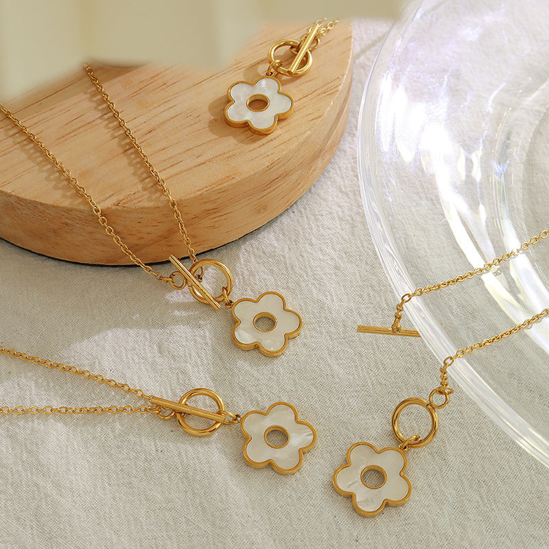 White Sea Shellfish Flower Ot Buckle Necklace