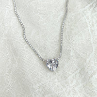 (WHITE) HEART OF LOVE Necklace